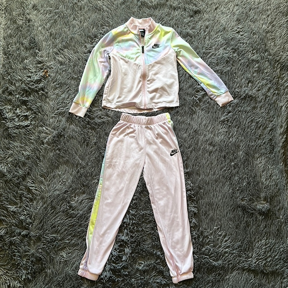 NWOT Nike Girls Tracksuit